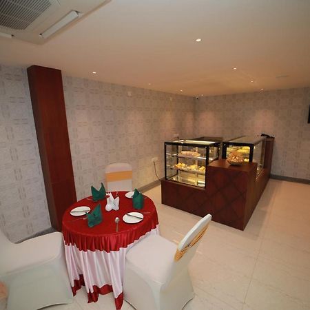 Nesma Palace Kannur ภายนอก รูปภาพ