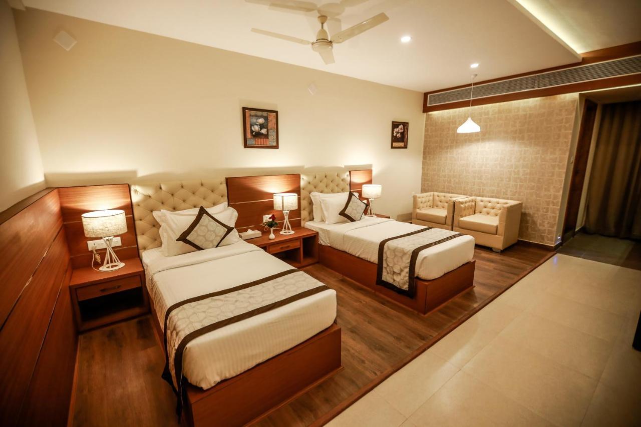 Nesma Palace Kannur ภายนอก รูปภาพ