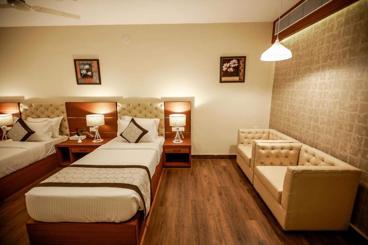Nesma Palace Kannur ภายนอก รูปภาพ