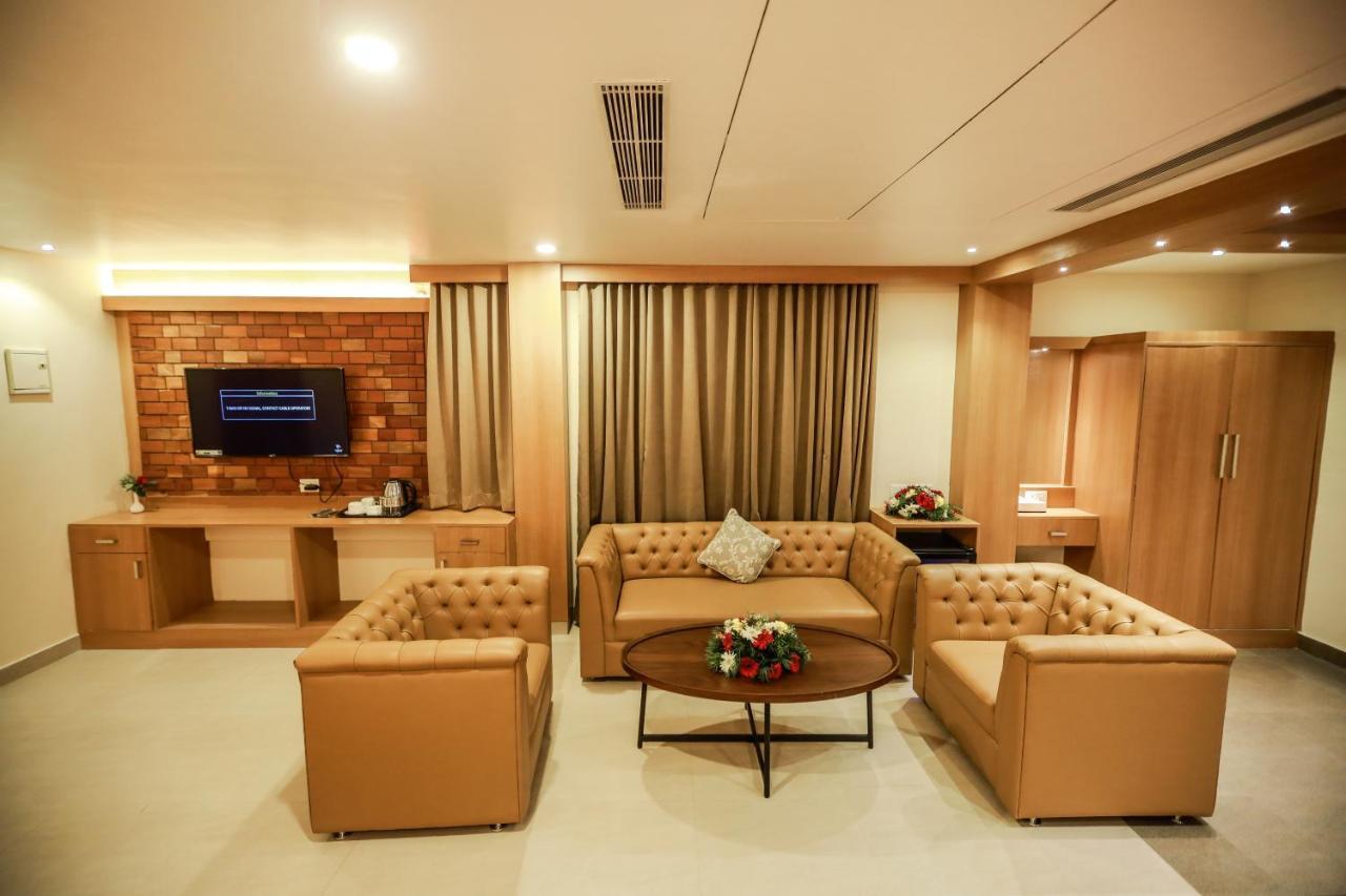 Nesma Palace Kannur ภายนอก รูปภาพ