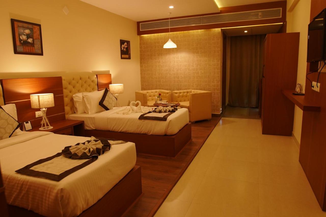 Nesma Palace Kannur ภายนอก รูปภาพ